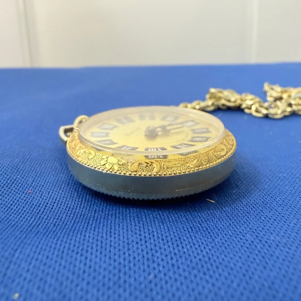 Vintage Lucerne Pendant Watch Gold Tone Swiss Made Roman‎ Numeral Necklace Chain